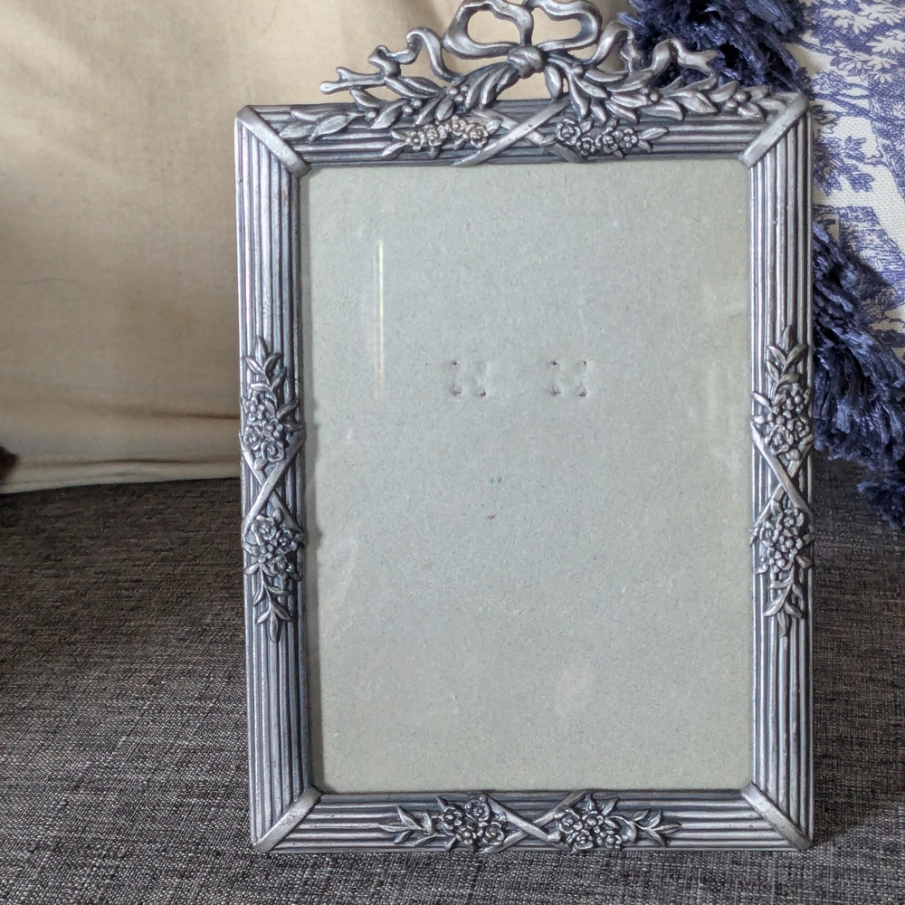 Vintage-Inspired Silver Picture Frame